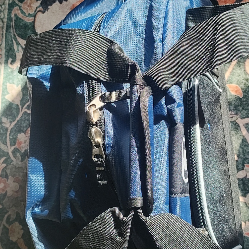 OGIO DUFFLE Bag - Picture 5 of 9